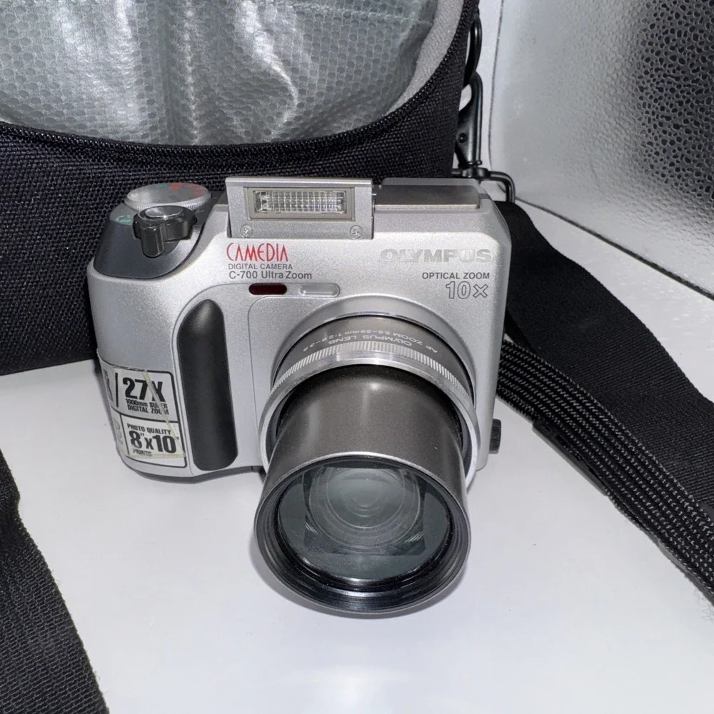 Olympus CAMEDIA C-700 Ultra Zoom 2.1MP Digital Camera‎ Untested